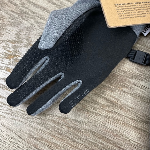 The North Face Kids Recycled ETIP Glove In Heather Grey NWT - Picture 7 of 12